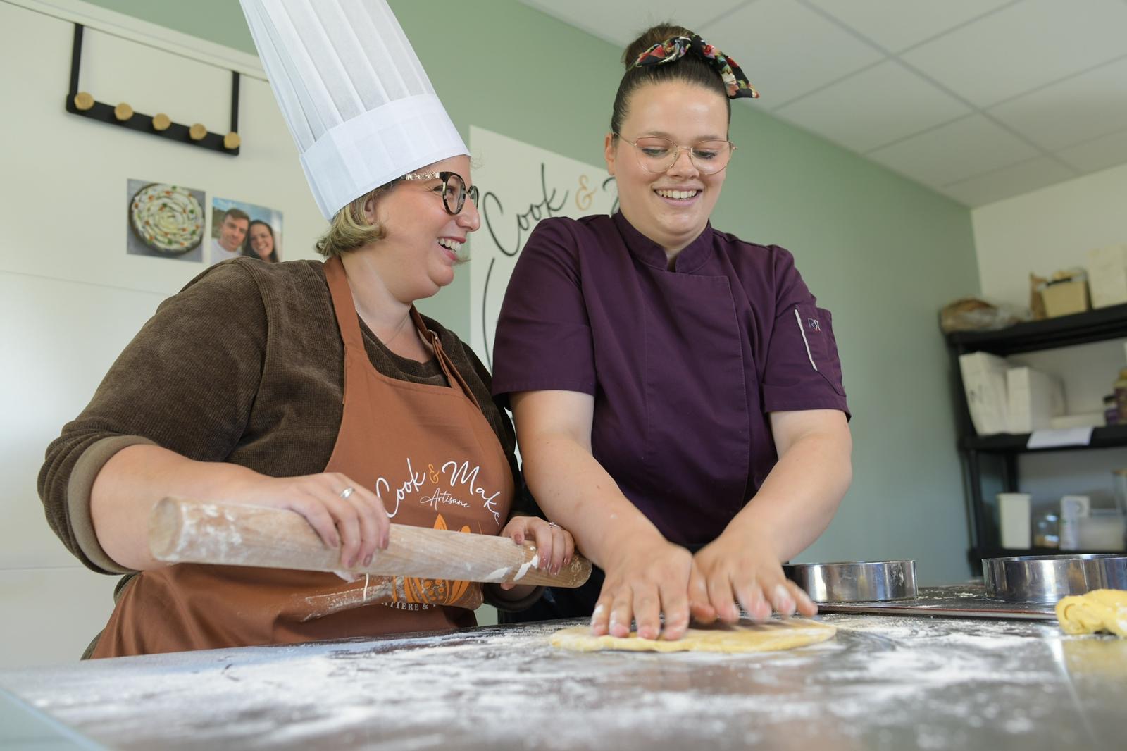 Laura et marine cours de pâtisserie